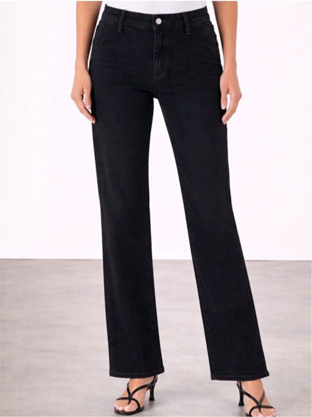 Fidelity Denim’s "Katie" in "Midnight Velveteen"
NWT